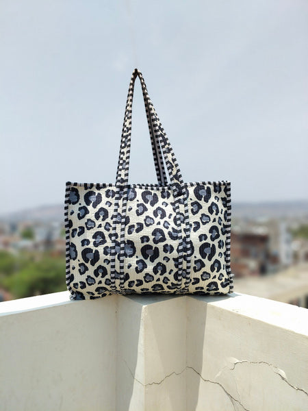 Medium Size Quilted bag, Quilted tote bag, Handmade Tote Bag, embroidery bag, Cotton Bag, bag for women Travel Bag, Handle Bag, Best Gift